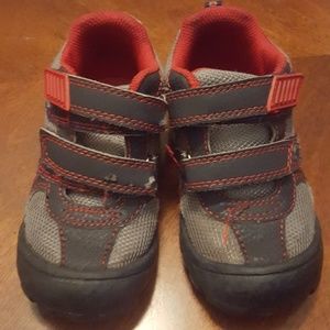Osh Kosh boys used shoes.